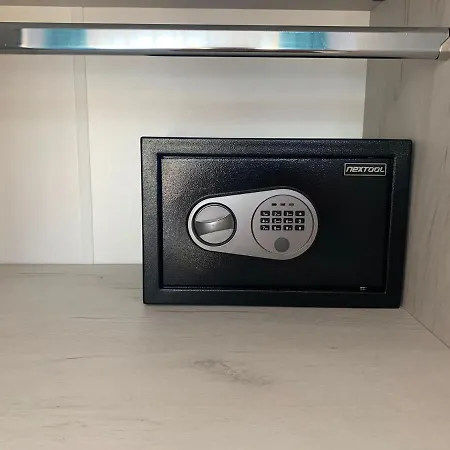 №1 In Astoria 5 Elenite